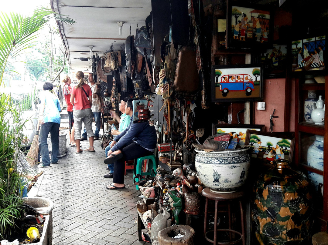 泗水路古董街跳骚市场景点图片