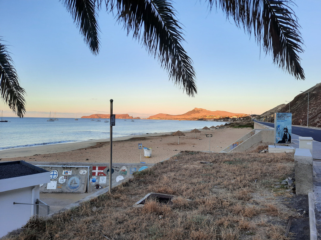 Praia Do Penedo景点图片