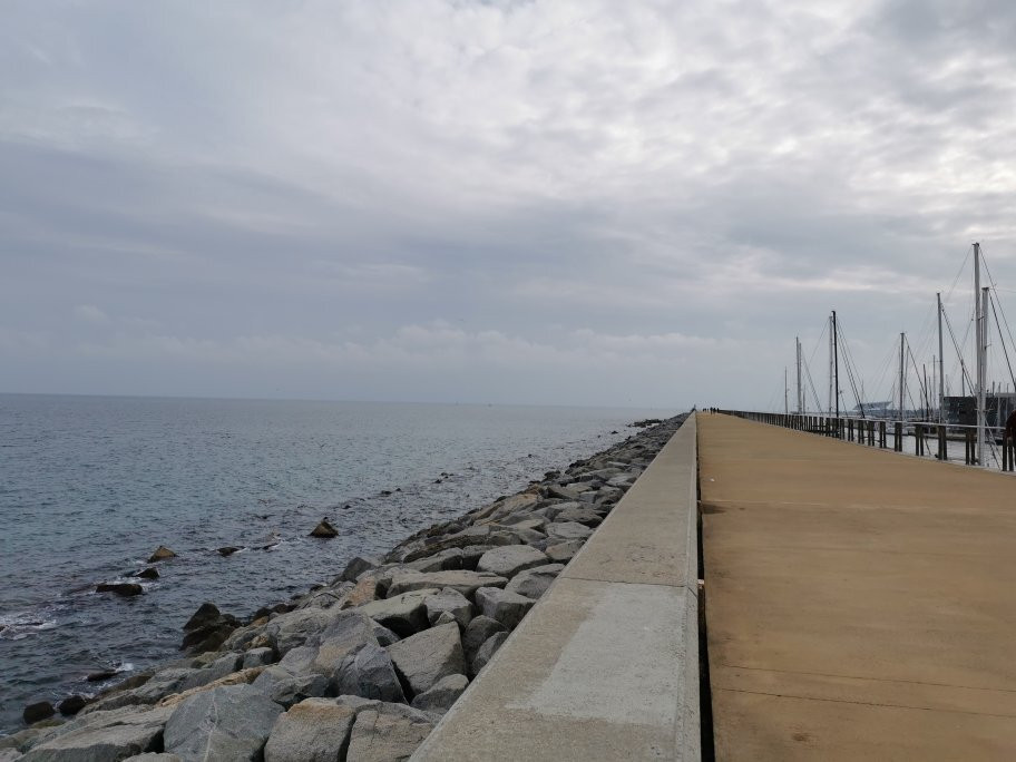 Puerto De Badalona景点图片