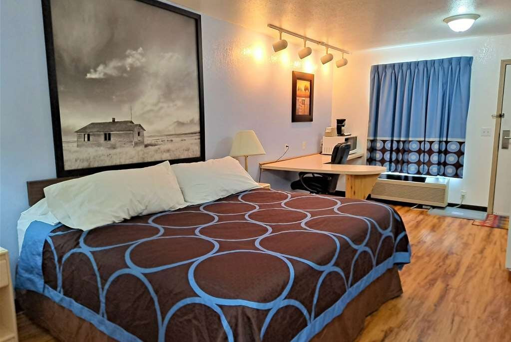 Super 8 by Wyndham Three Hills AB主图