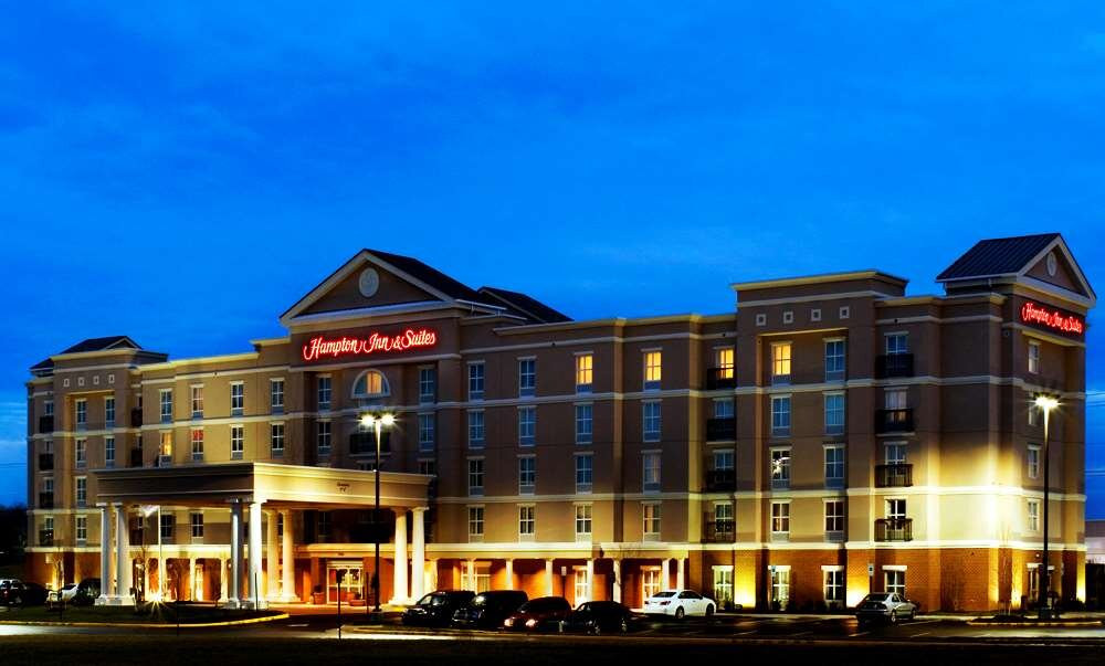 弗雷德里克斯堡希尔顿恒庭旅馆及套房酒店主图