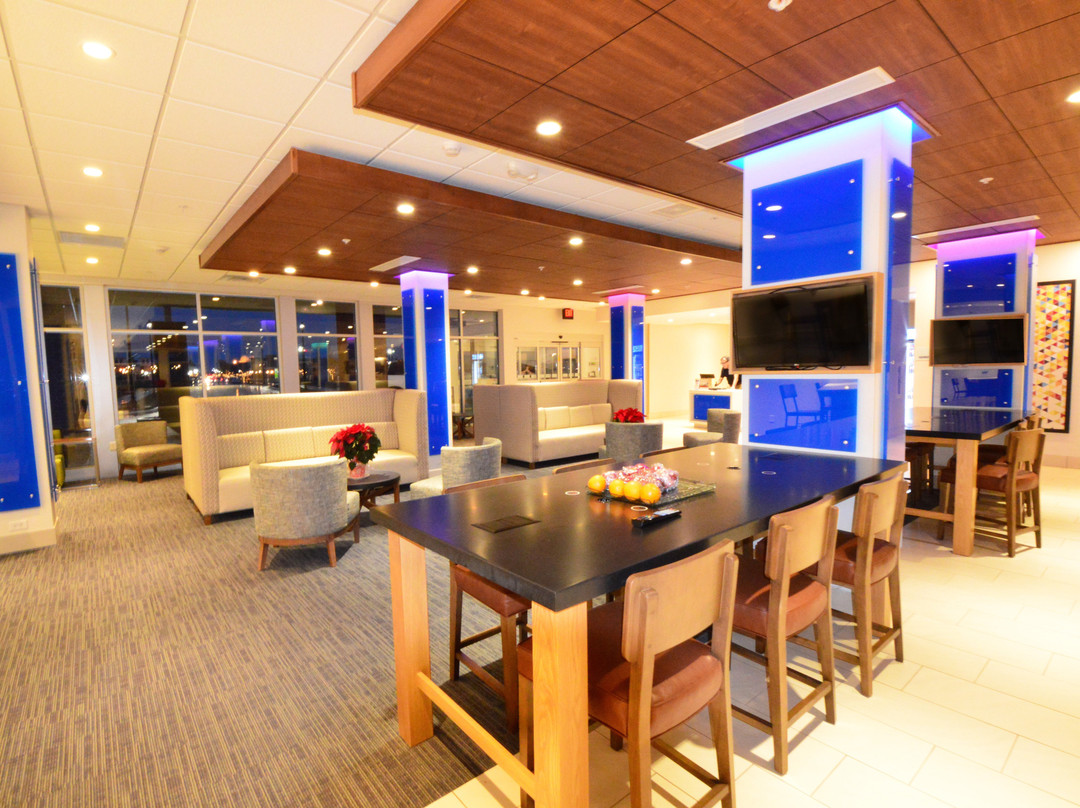 Holiday Inn Express & Suites Toledo South - Perrysburg by IHG主图