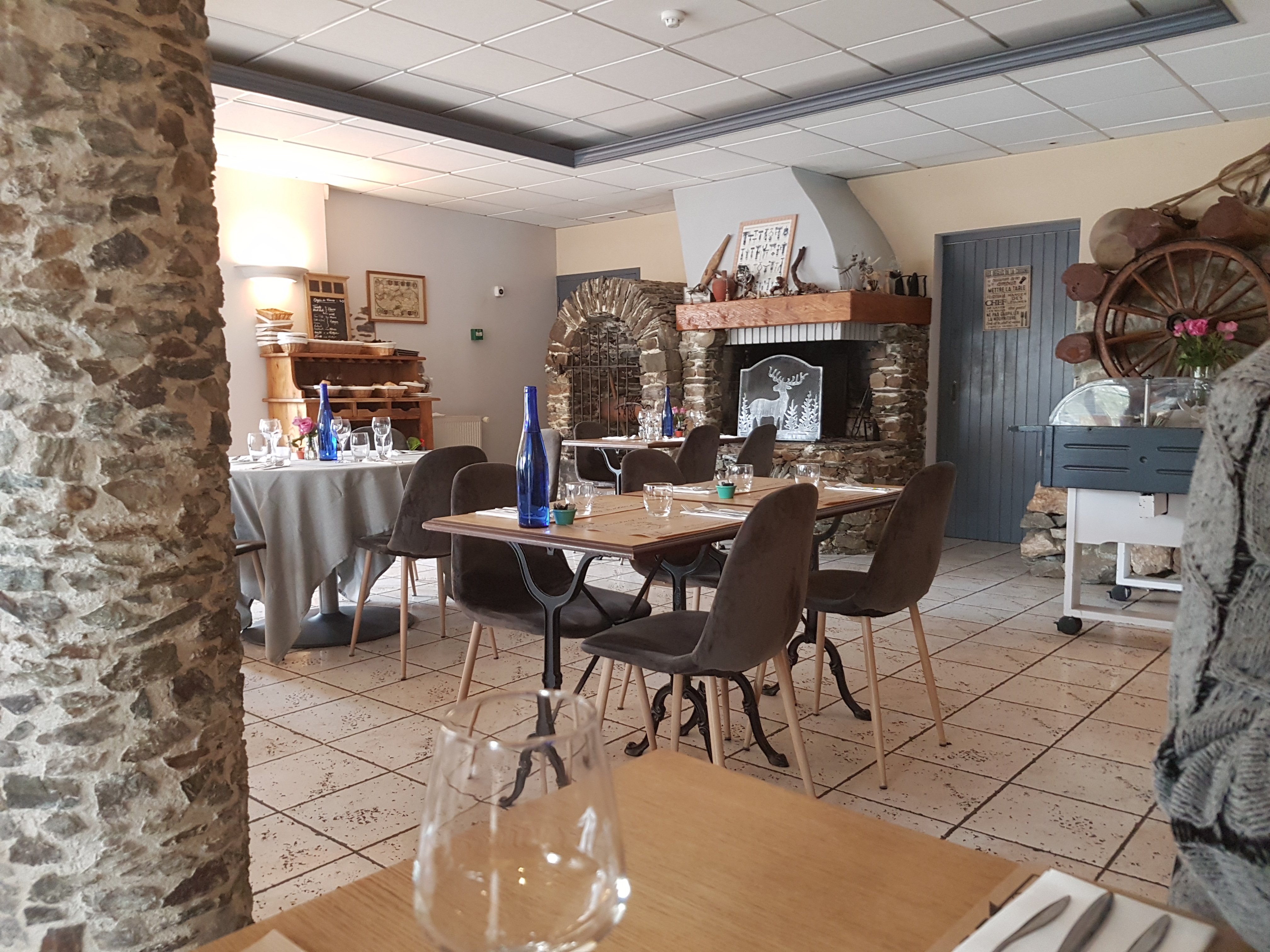 Auberge du Tire Bouchon-餐饮