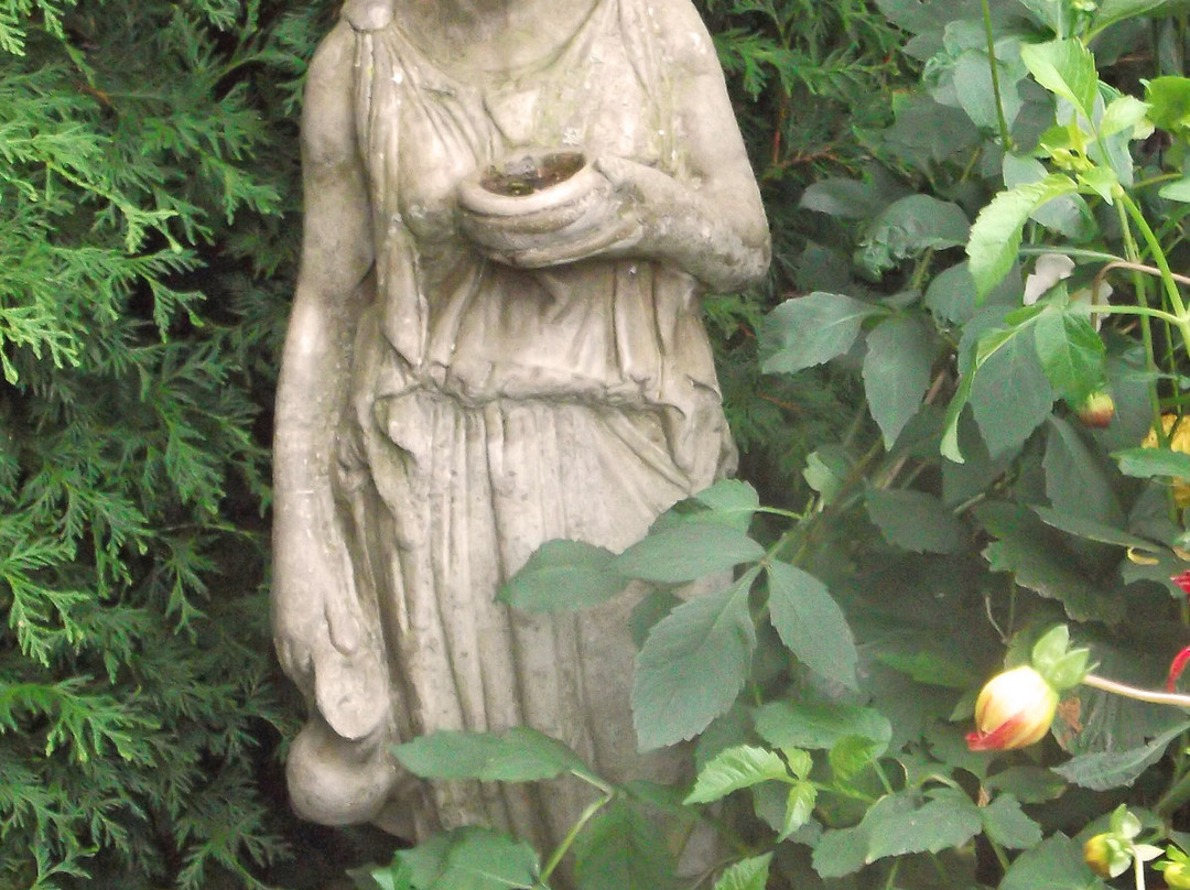 White House Farm主图