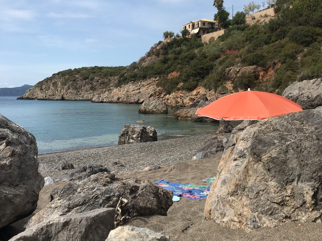 Delfinia Beach-Kardamili必去景点