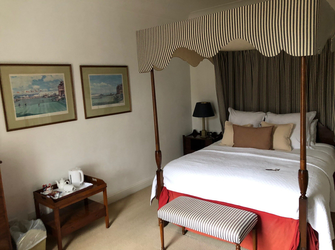 The Royal Hotel主图