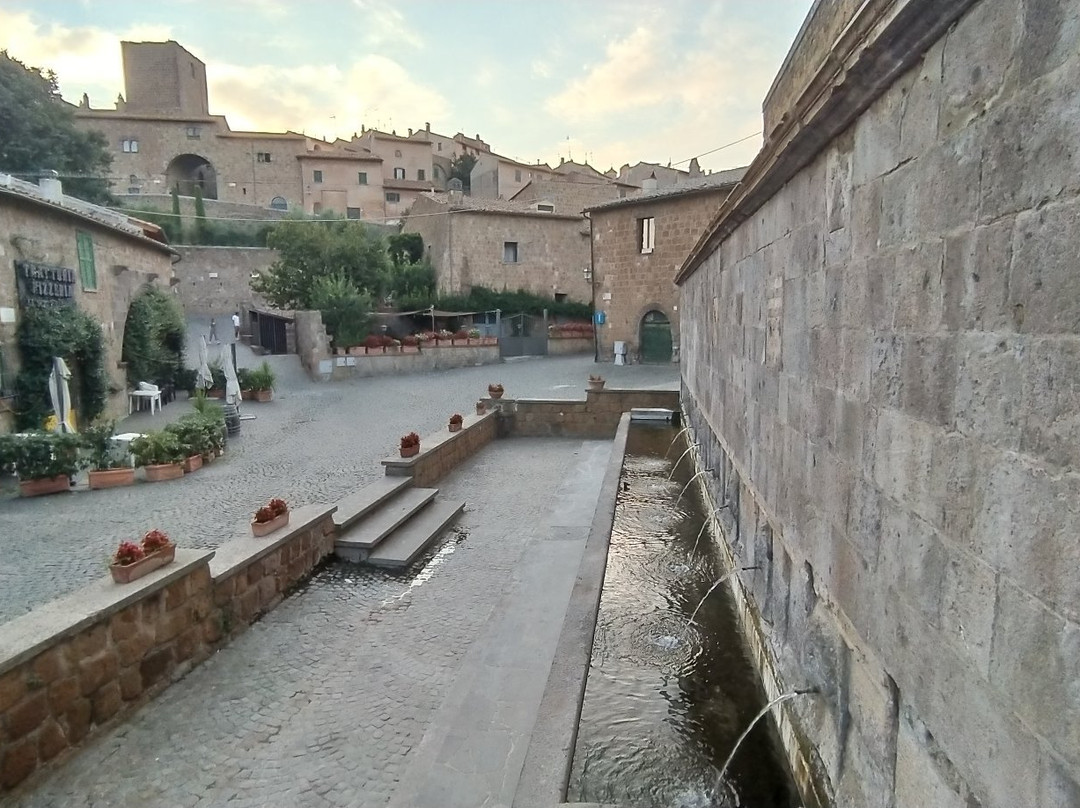 Fontana delle sette cannelle-Tuscania必去景点