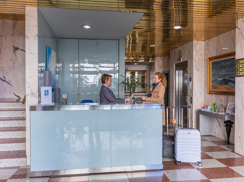 唐卡洛斯公寓酒店主图