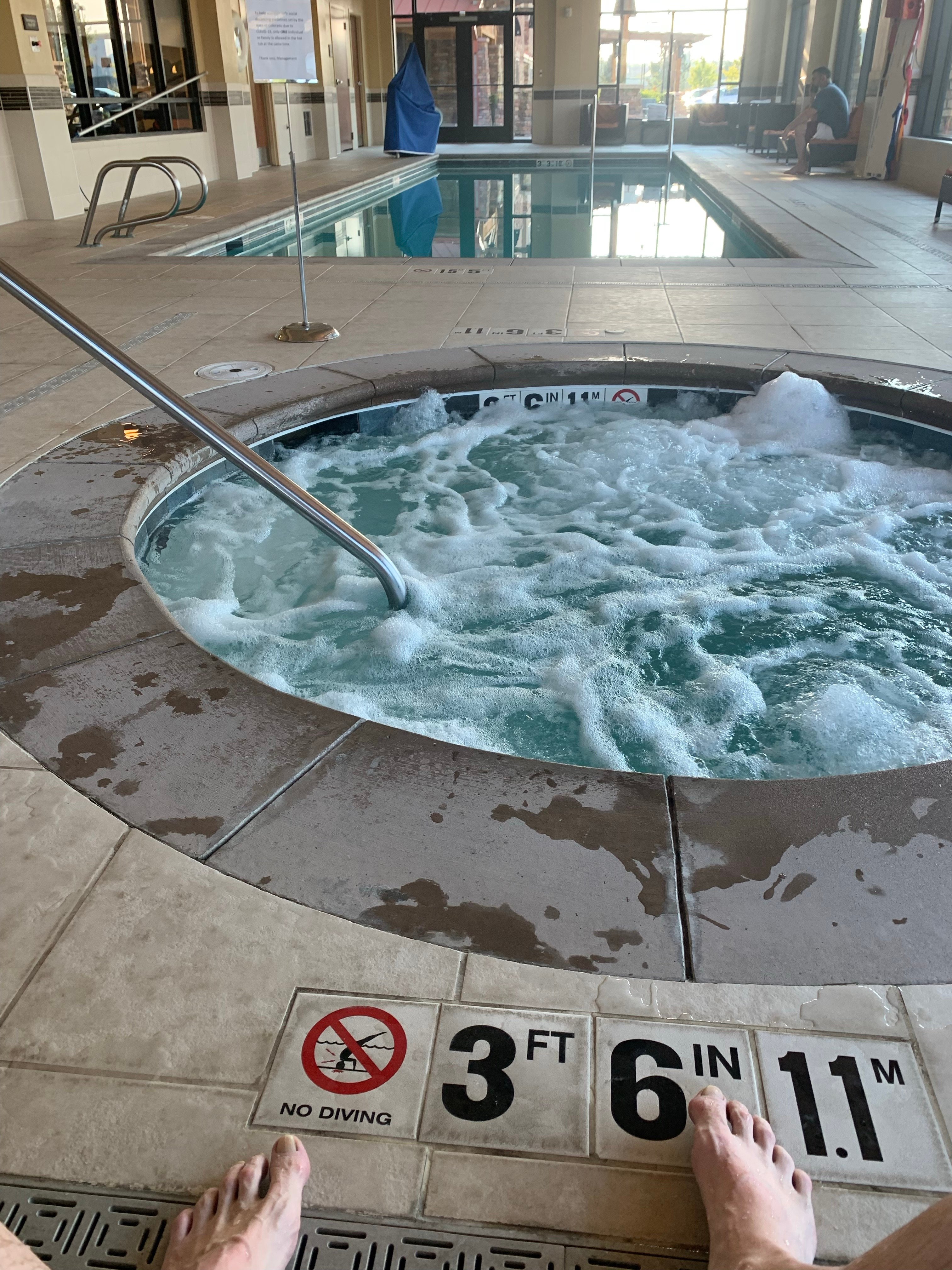 Hampton Inn & Suites Boulder-North-泳池