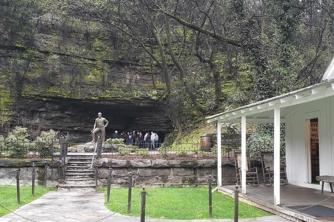 Cave Spring Hollow-Lynchburg必去景点