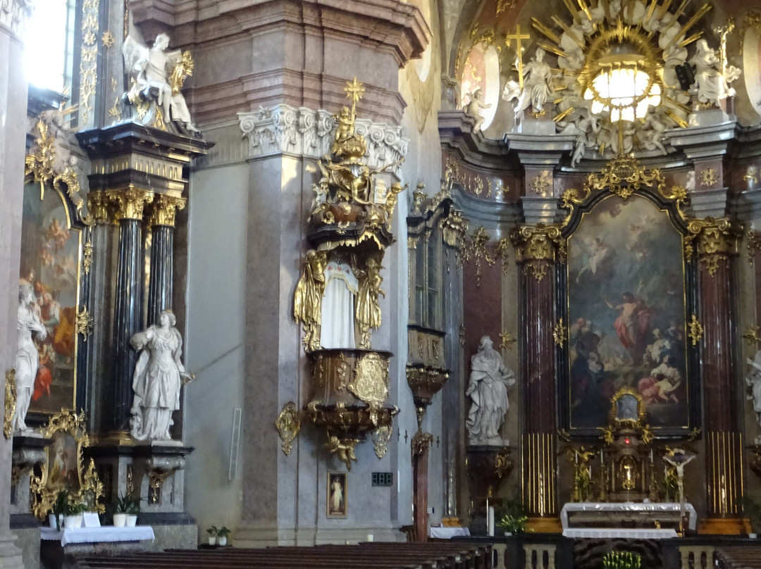 Kostel Sv. Jana Krtitele Se Sochou Sv. Jana Nepomuckeho景点图片