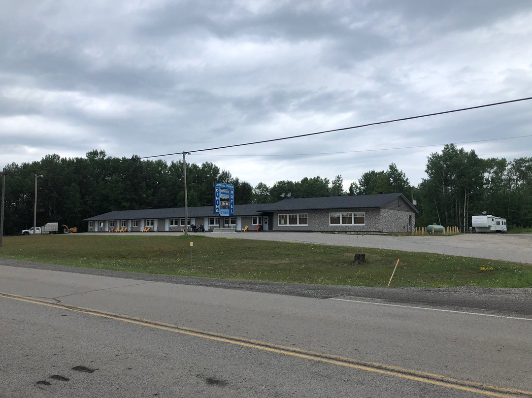 Between Bridges Inn主图