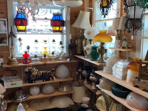 The Clutter Shop Antique and Vintage Desirables-Lubec必去景点