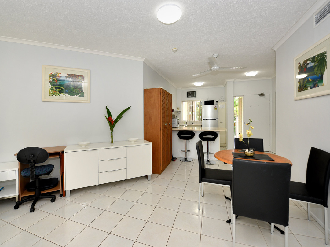 Golden Sands Beachfront Resort主图