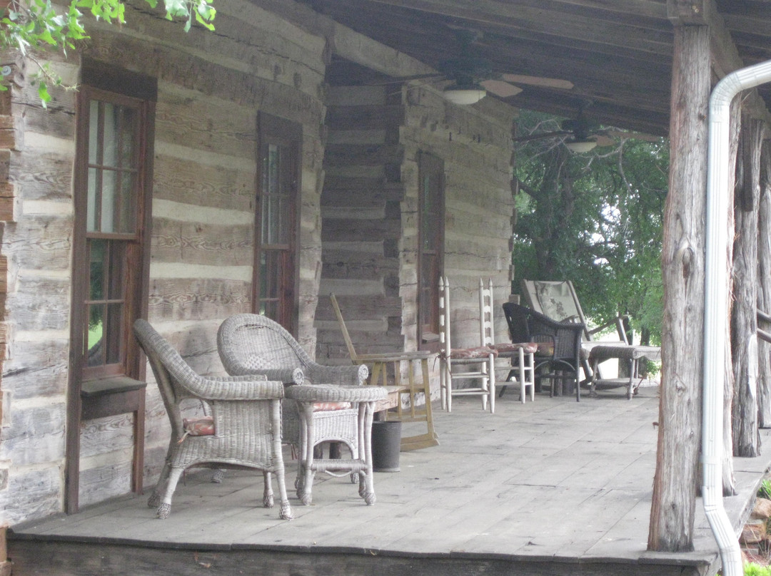 Granbury Log Cabins主图