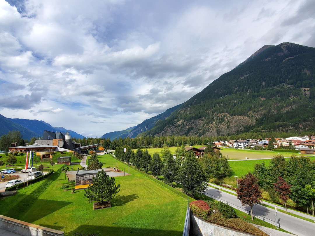 四星级水族圆顶高级酒店主图
