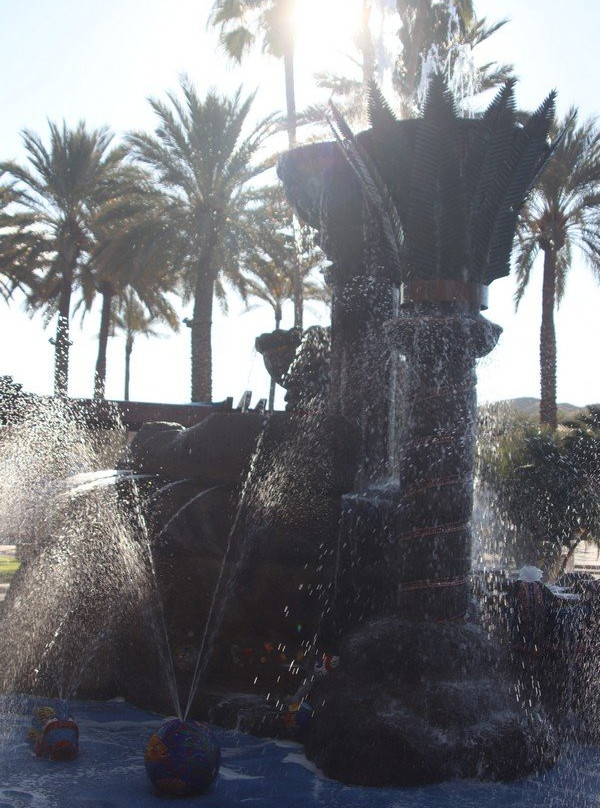 Fountain of Life-大教堂城必去景点