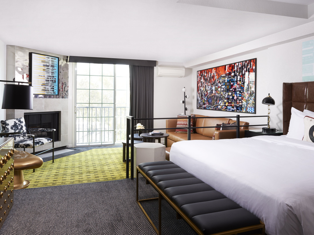 乐蒙特罗斯套房酒店主图