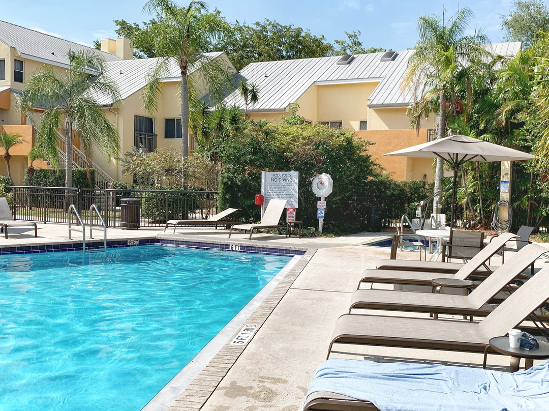 伯恩顿海滩万怡酒店主图