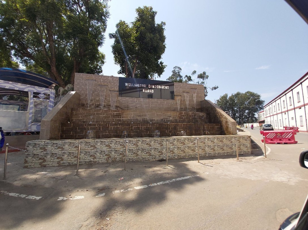 Second World War Memorial Pillar-乌提必去景点