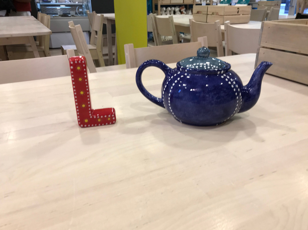 The Ugly Duckling Pottery Painting Coffee House-纽伯里必去景点