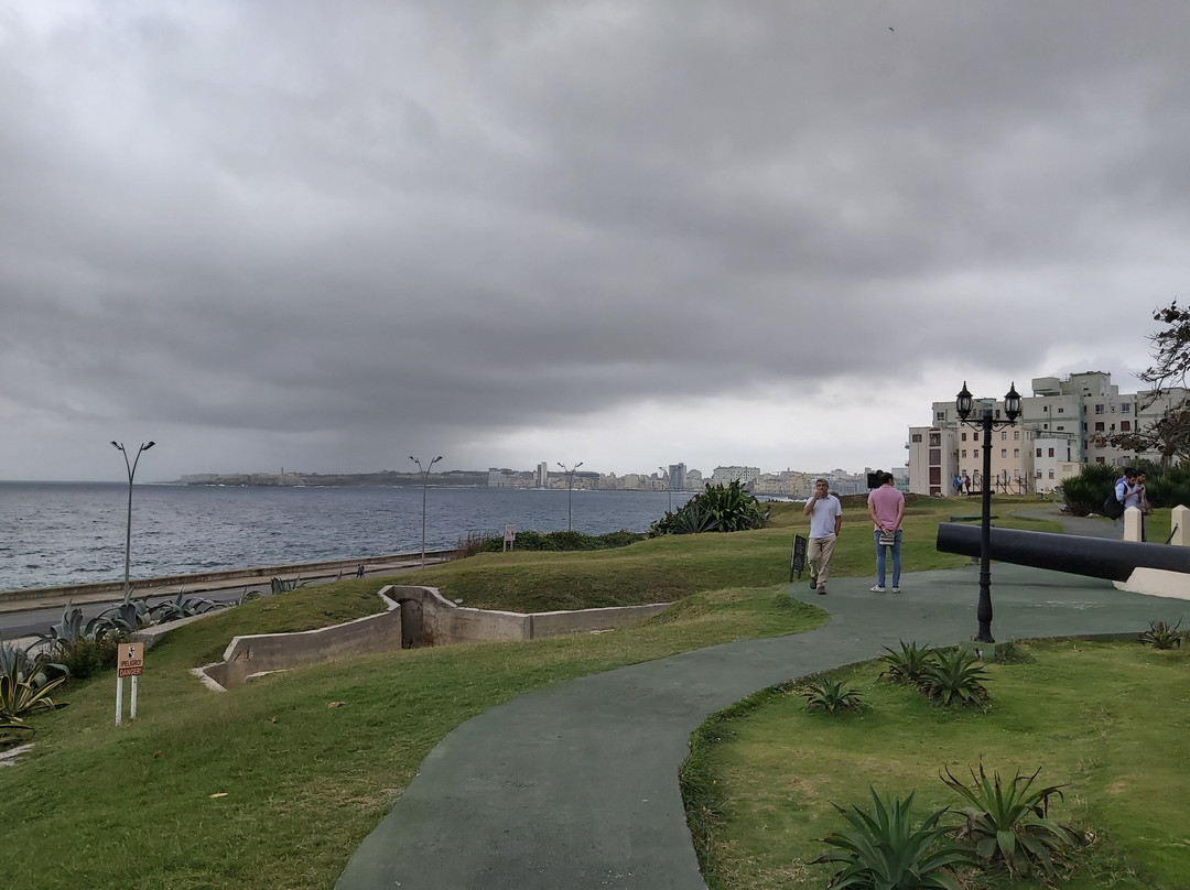 Nely Havana Car Tour-哈瓦那必去景点