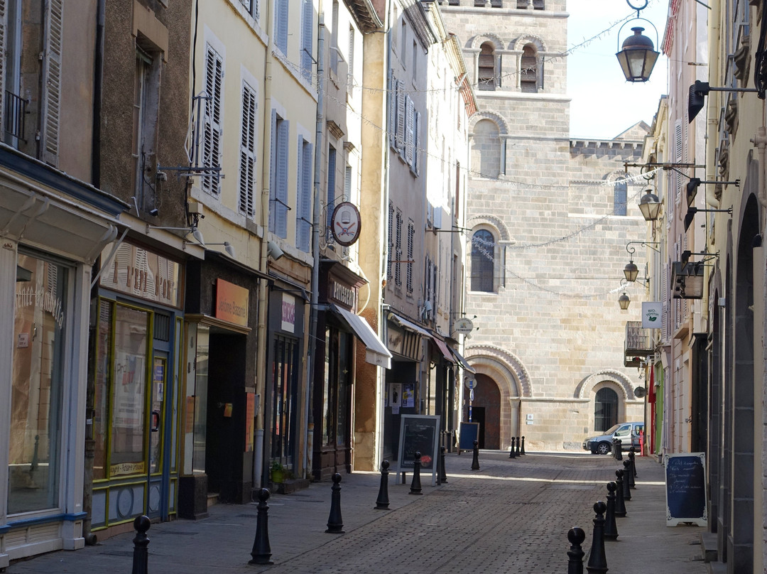 L'Abbatiale Saint-Austremoine景点图片