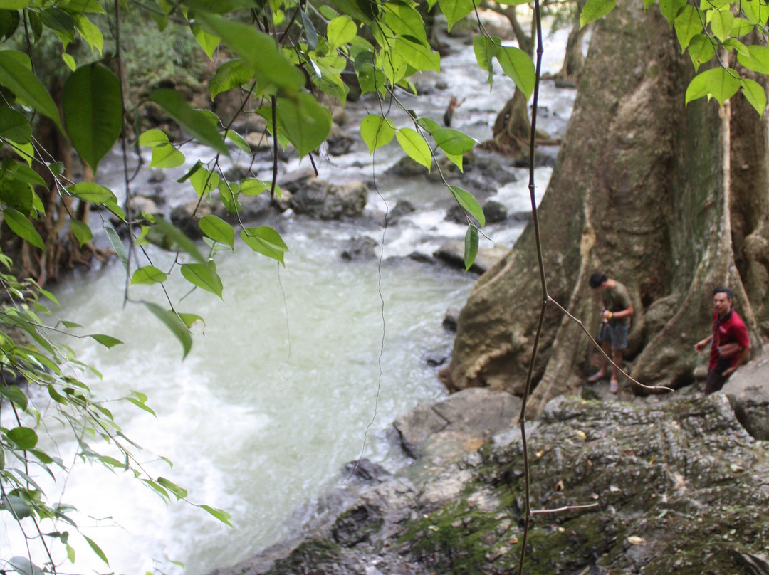 Raman Waterfall Forest Park景点图片