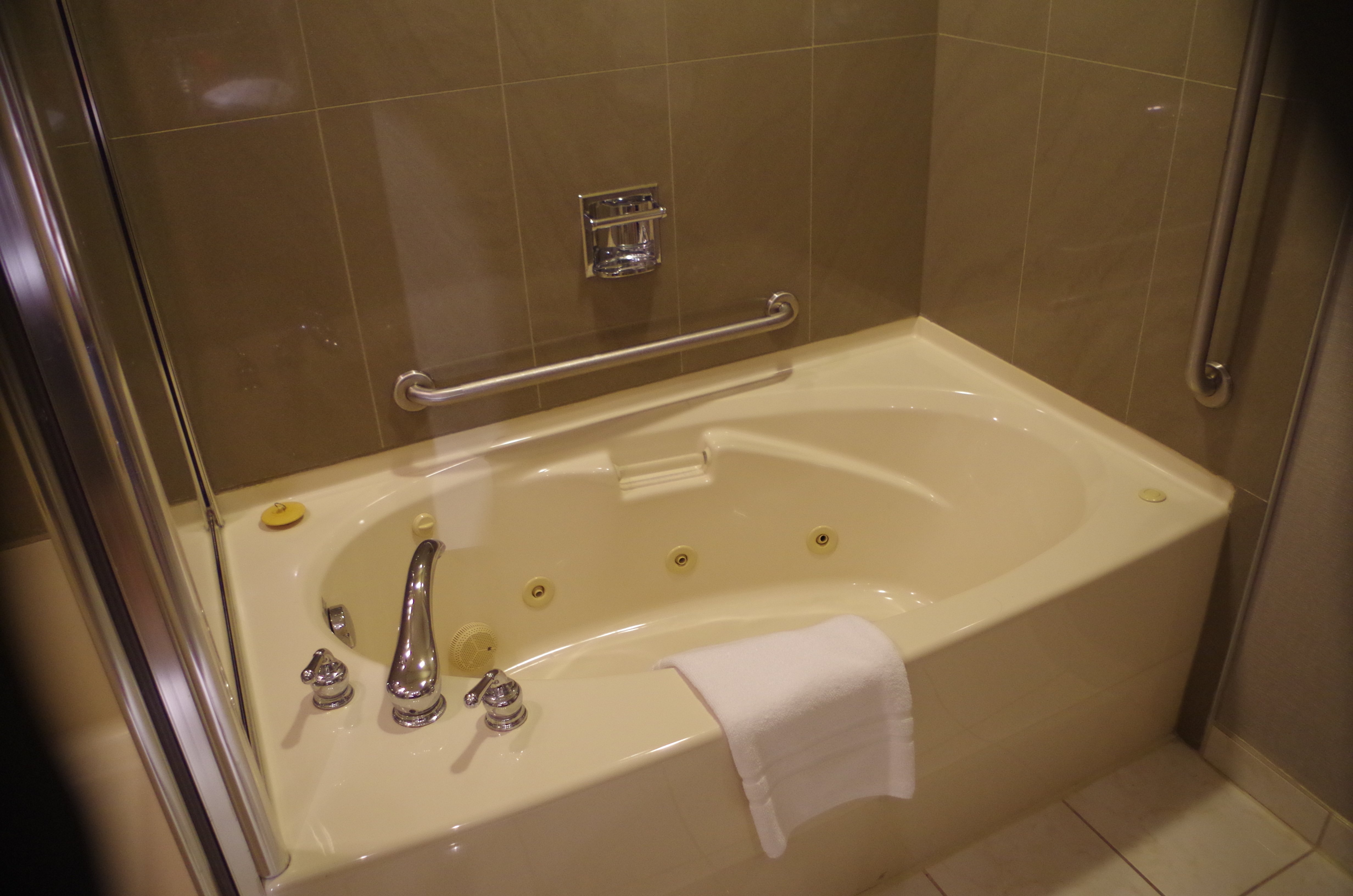 Best Western Plus The Arden Park Hotel-浴室