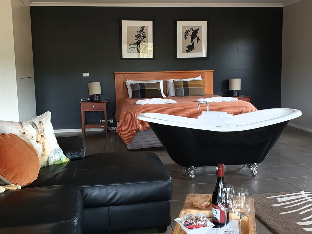 Blaze Rock Retreat主图