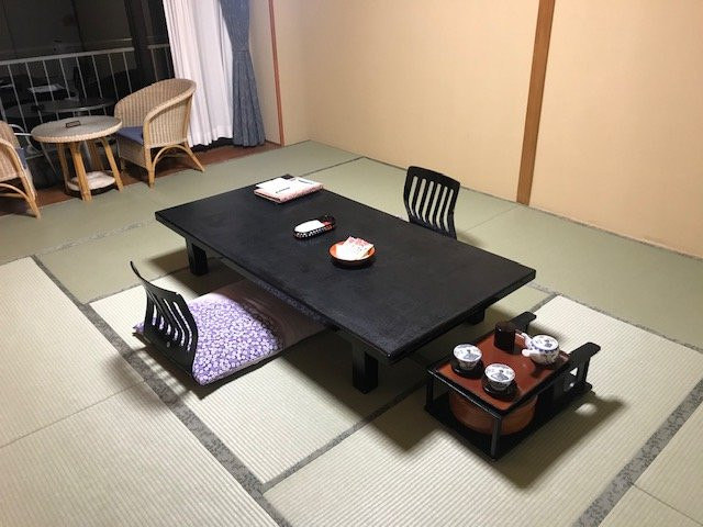 秀峰阁 湖月主图