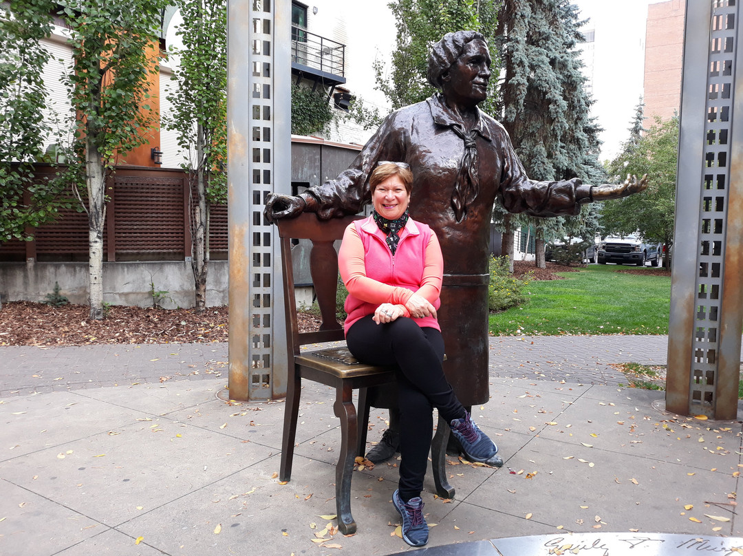 Famous Five Statues-卡尔加里必去景点