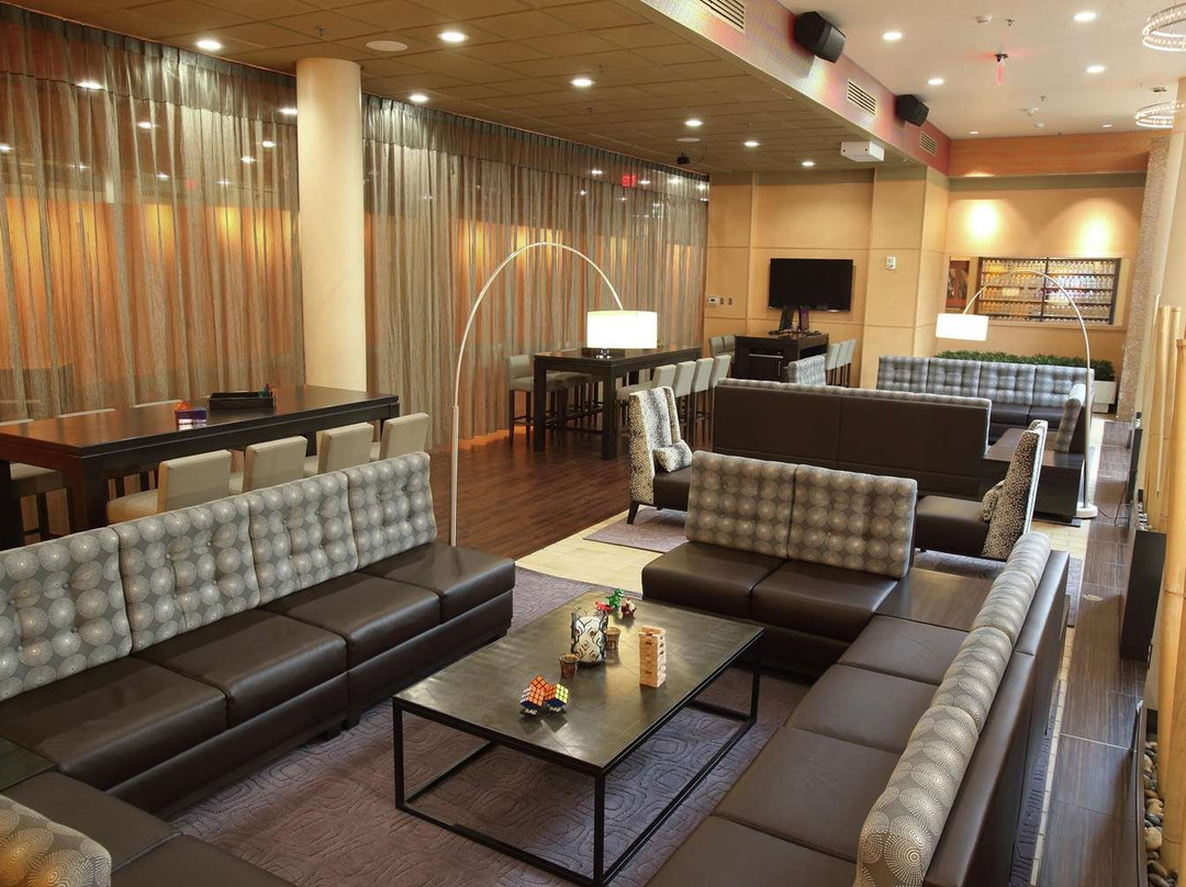 波士顿纳蒂克皇冠假日酒店主图