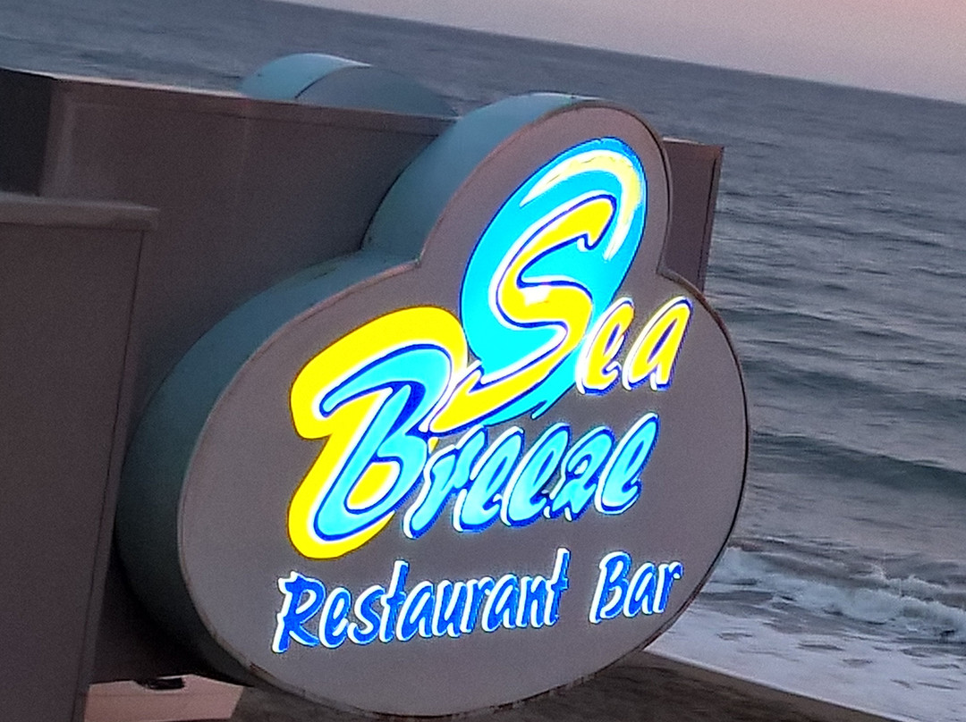 Sea Breeze Family Beach Hotel主图