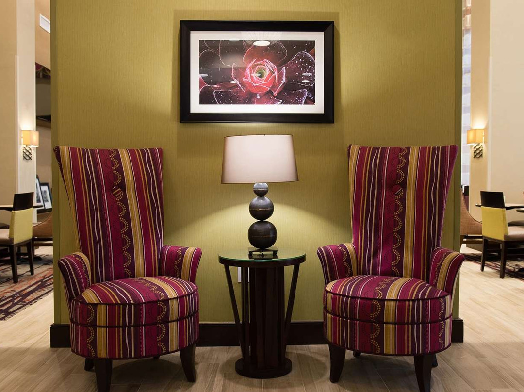 奥兰治堡希尔顿欢朋套房酒店主图