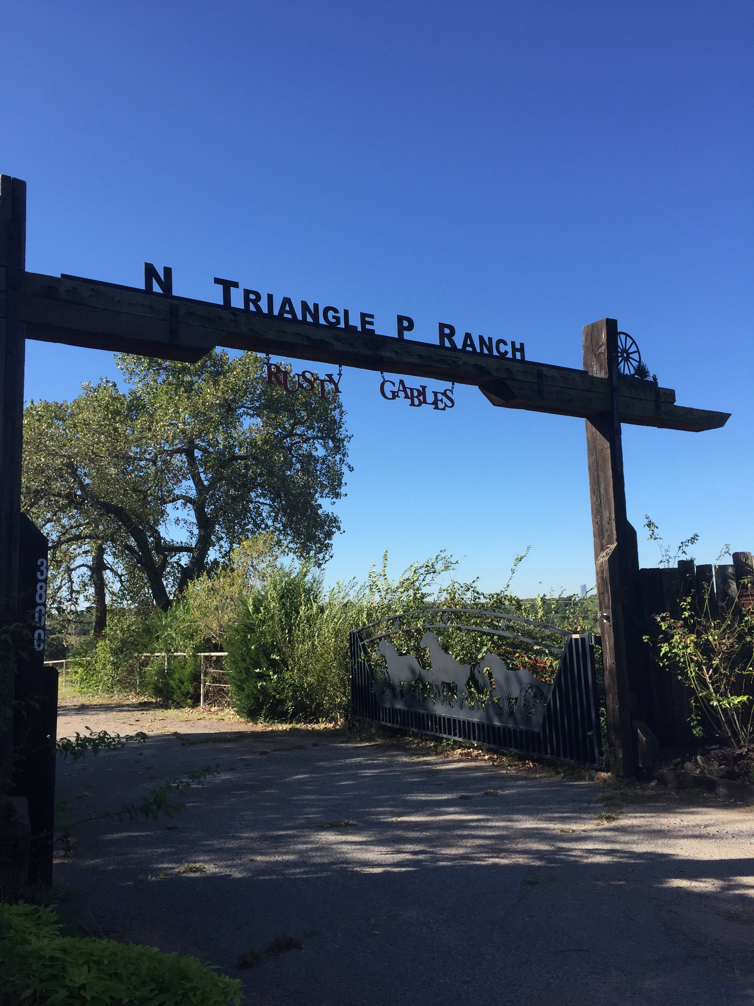 Rusty Gables Guest Lodge & Gallery-官方