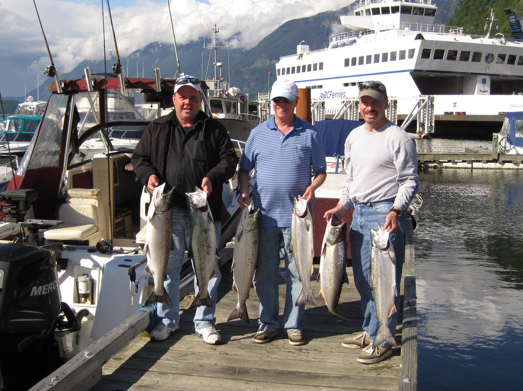 Predator Charters-不列颠哥伦比亚省必去景点