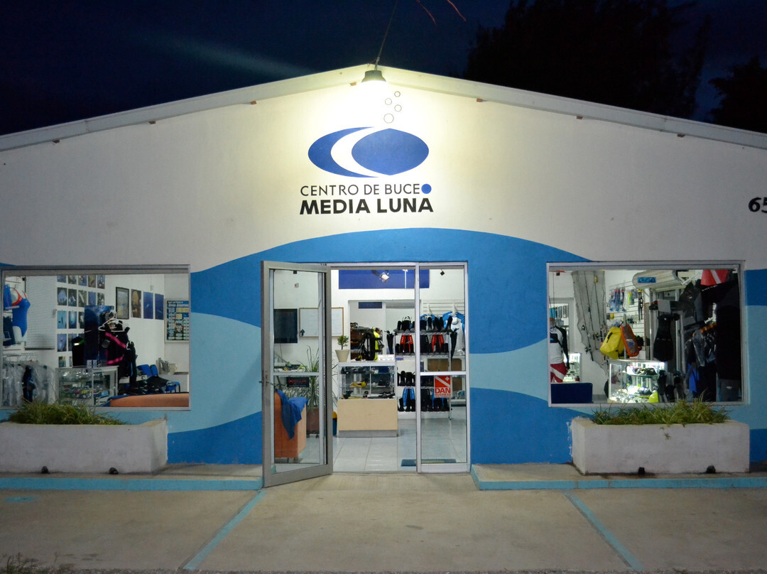 Media Luna School of Diving景点图片
