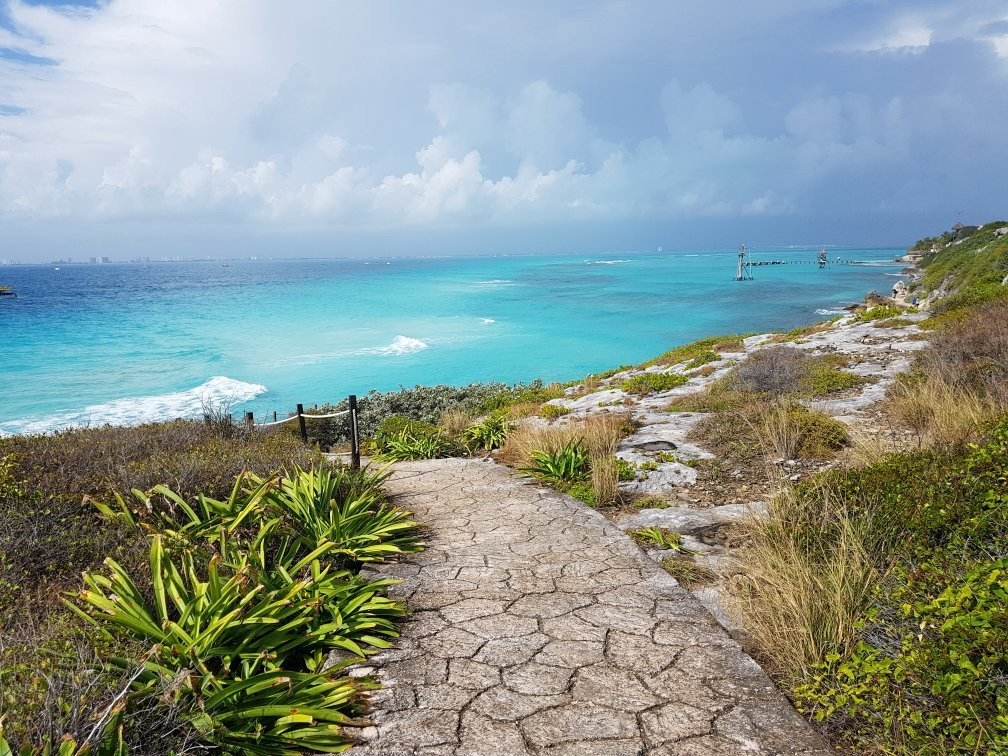 Isla Mujeres Golf Cart Rentals-女人岛必去景点