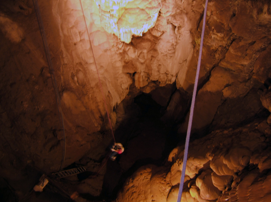 Moaning Caverns景点图片