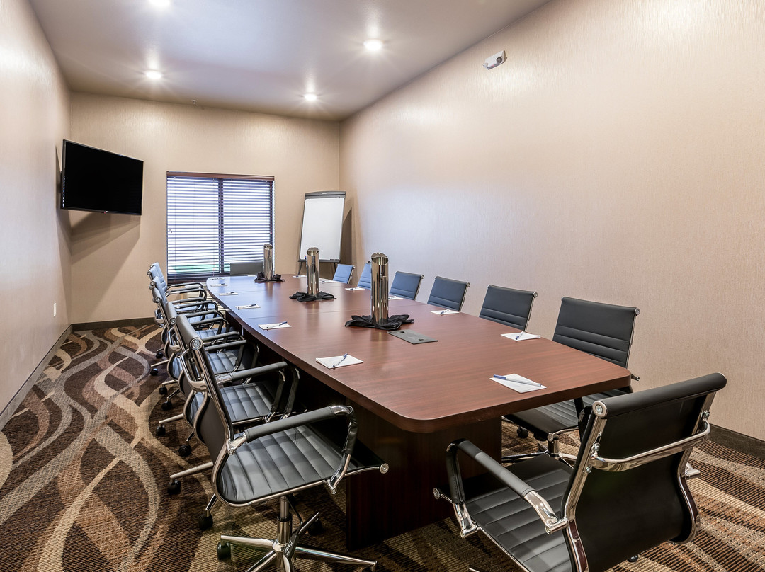 Cobblestone Hotel & Suites - Stevens Point主图