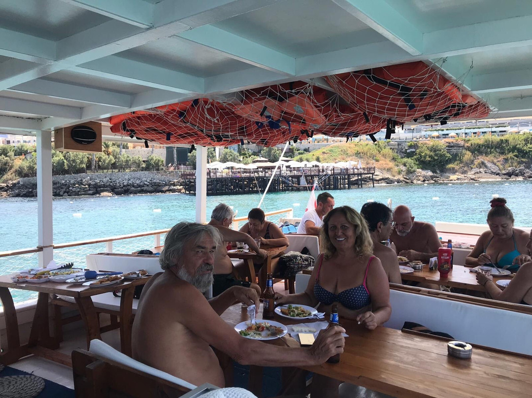 Happy Sea Yacht Tours景点图片