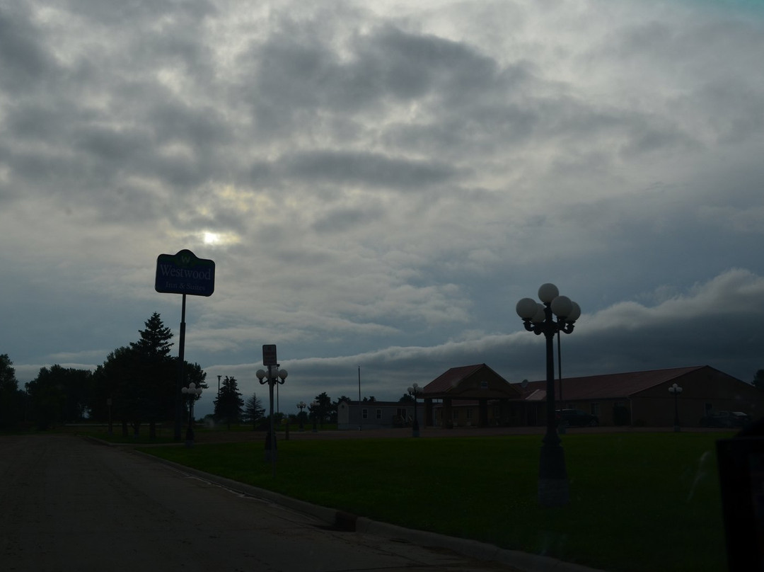 Westwood Inn & Suites主图