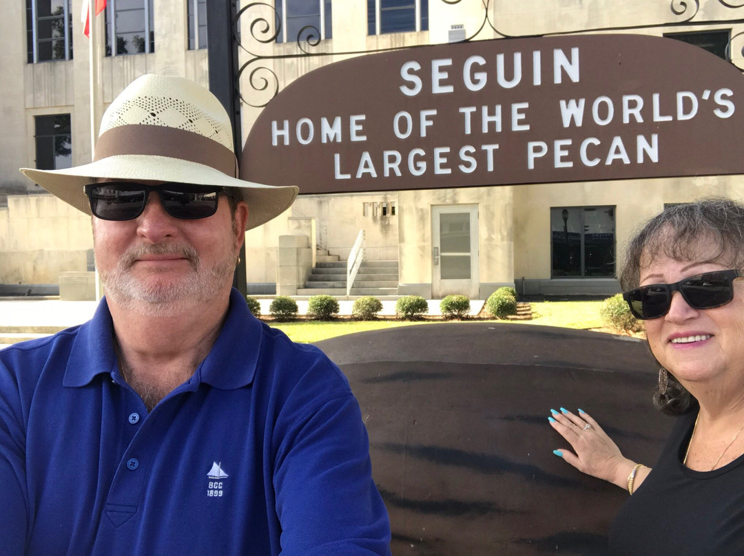 World’s Largest Pecan-塞金必去景点