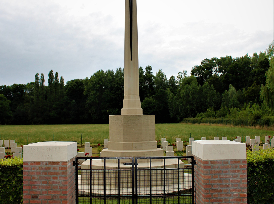 Underhill Farm Cemetery景点图片