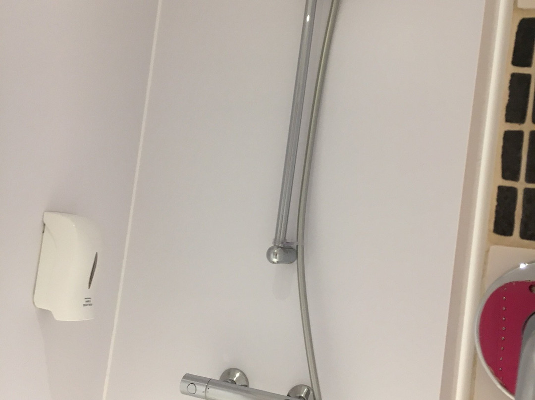 戴斯德比酒店主图