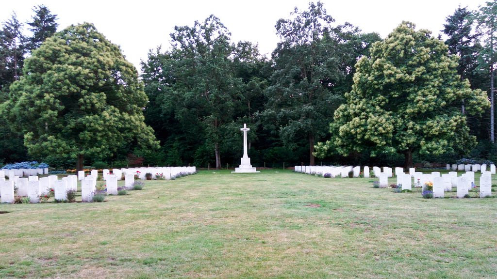 Jonkerbos War Cemetery景点图片