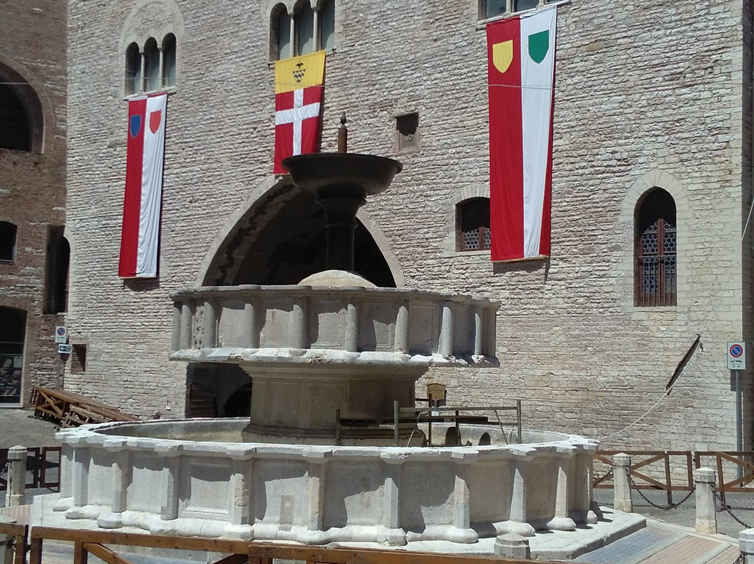 Fontana Sturinalto-Fabriano必去景点