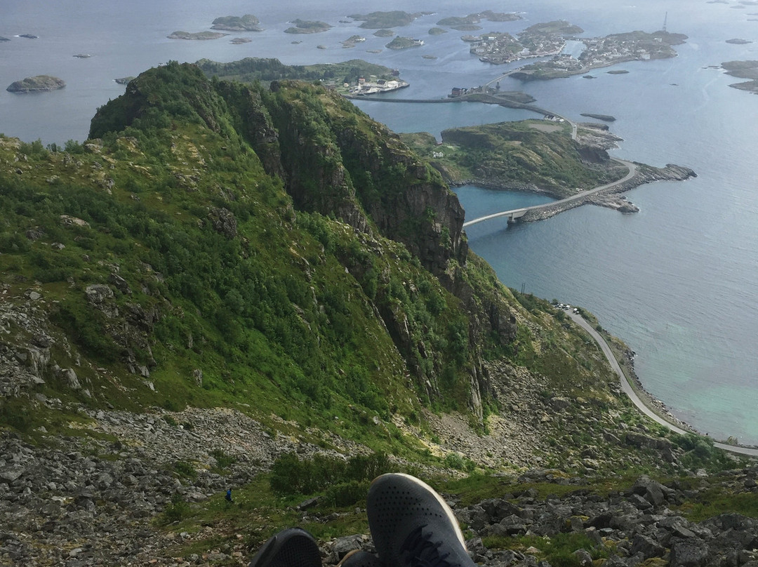 Festvagtind Hike景点图片