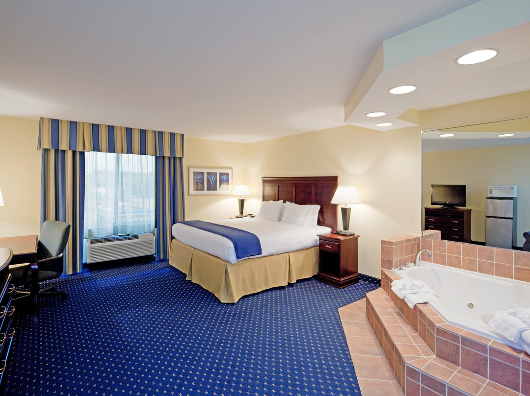 Holiday Inn Express & Suites Middleboro Raynham by IHG主图